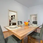 Stylish & Penthouse With Seaviews And Jacuzzis