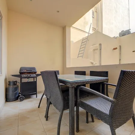 Sapphire Residences - 2 Bedroom With Views By Shortletsmalta