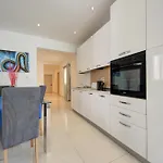 Stylish & Penthouse With Seaviews And Jacuzzis
