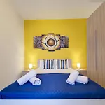 Stylish & Penthouse With Seaviews And Jacuzzis