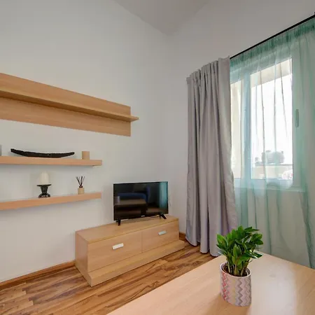 Stylish & Penthouse With Seaviews And Jacuzzis דירה סליאמה
