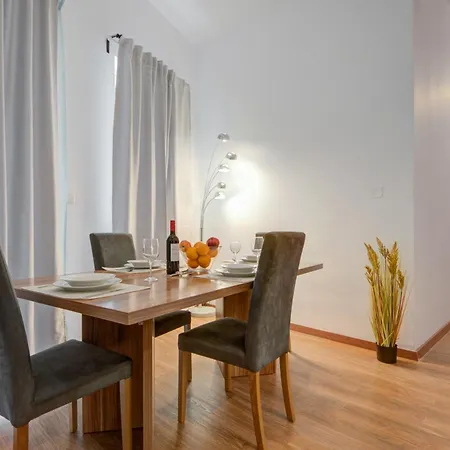 Daire Stylish & Penthouse With Seaviews And Jacuzzis