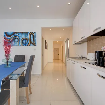 Stylish & Penthouse With Seaviews And Jacuzzis Apartmán *