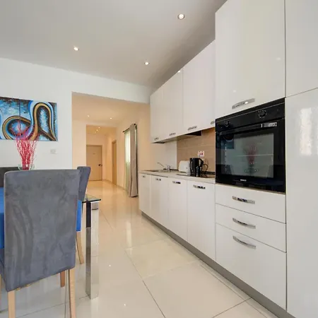 Sapphire Residences - 2 Bedroom With Views By Shortletsmalta
