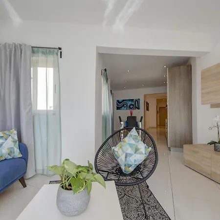 Stylish & Penthouse With Seaviews And Jacuzzis