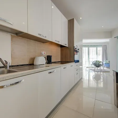 Stylish & Penthouse With Seaviews And Jacuzzis Apartmán