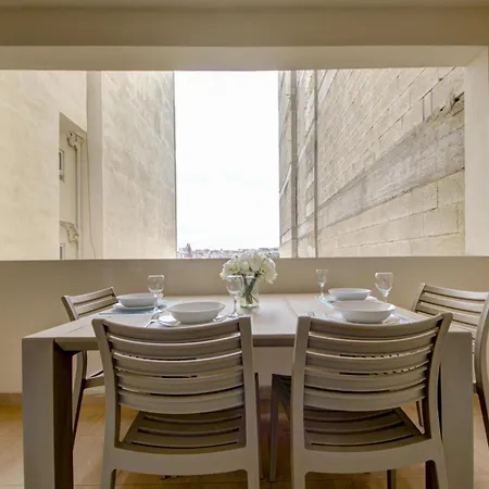 아파트 Stylish & Penthouse With Seaviews And Jacuzzis 슬리에마
