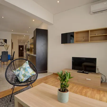 아파트 Stylish & Penthouse With Seaviews And Jacuzzis