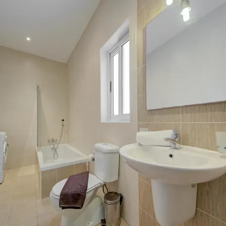 Stylish & Penthouse With Seaviews And Jacuzzis Apartmán