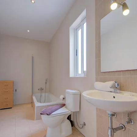 Sapphire Residences - 2 Bedroom With Views By Shortletsmalta * Sliema