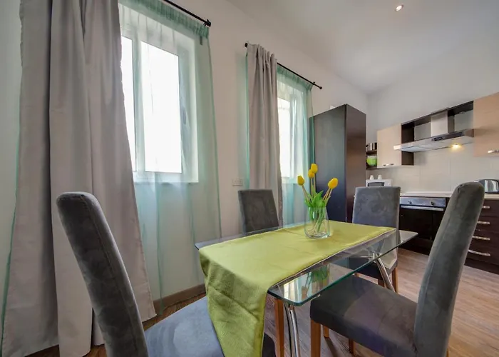 Apartment Stylish & Penthouse With Seaviews And Jacuzzis