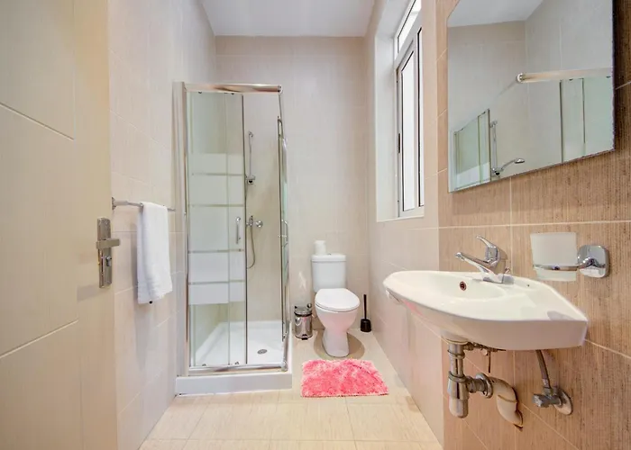 Stylish & Penthouse With Seaviews And Jacuzzis شقة سليمة