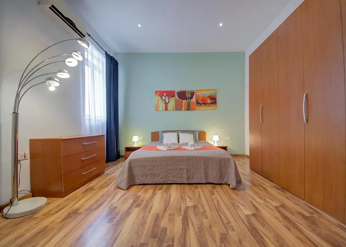 Stylish & Penthouse With Seaviews And Jacuzzis سليمة