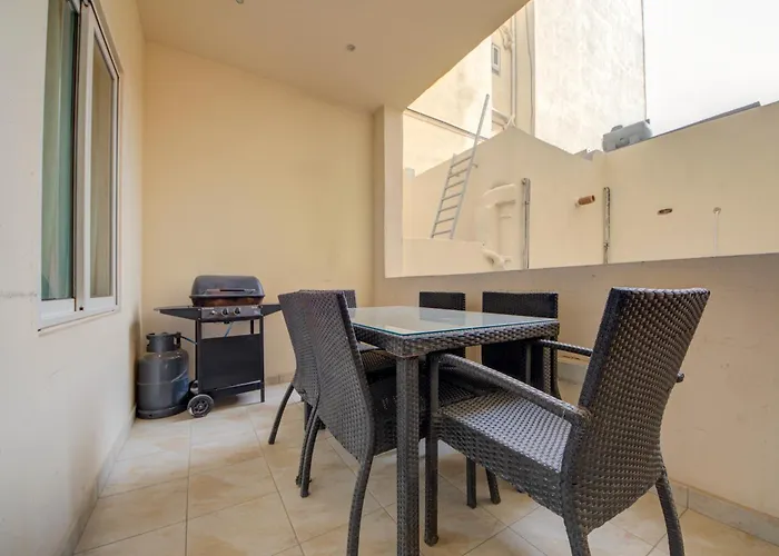 Stylish & Penthouse With Seaviews And Jacuzzis