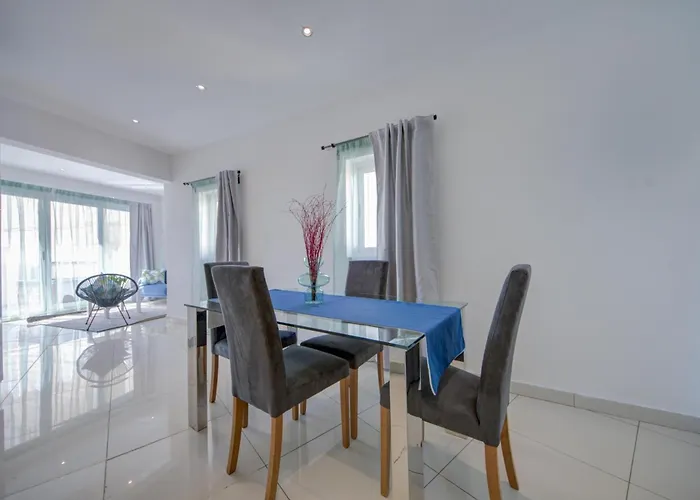 Stylish & Penthouse With Seaviews And Jacuzzis *