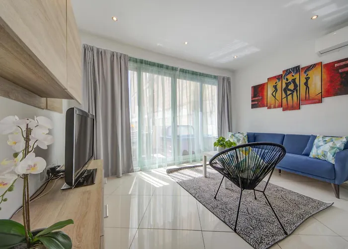 Stylish & Penthouse With Seaviews And Jacuzzis Apartment