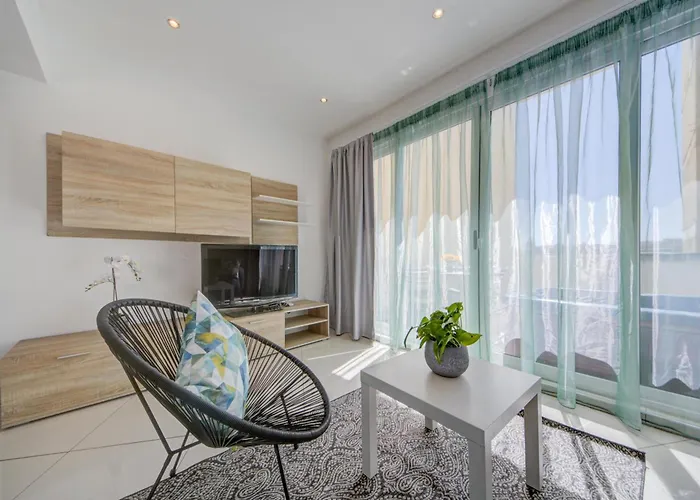 Apartment Stylish & Penthouse With Seaviews And Jacuzzis Sliema