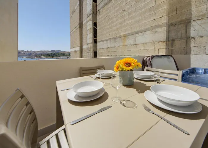 Apartment Stylish & Penthouse With Seaviews And Jacuzzis Sliema