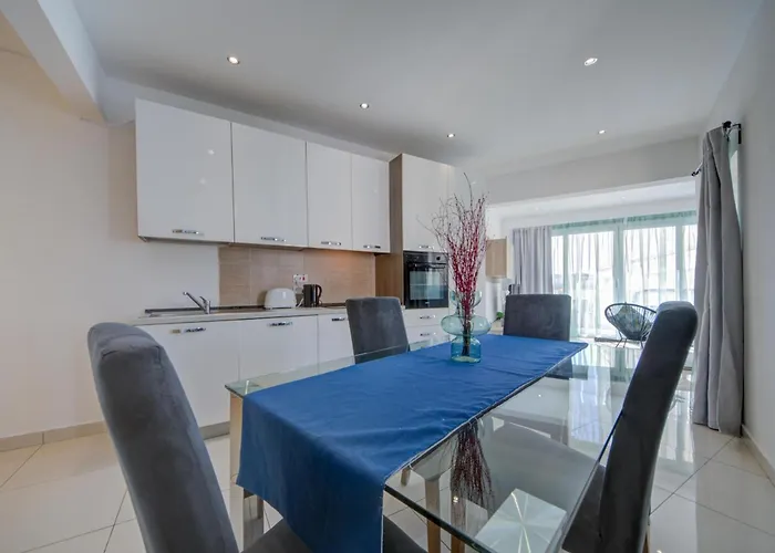 Stylish & Penthouse With Seaviews And Jacuzzis