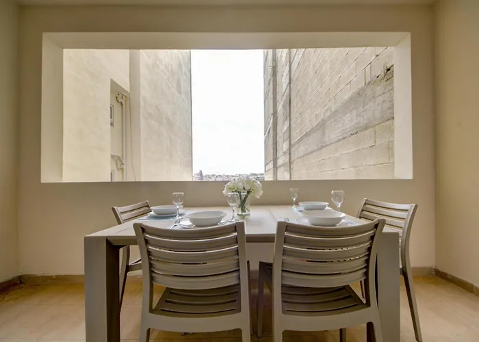 Apartment Stylish & Penthouse With Seaviews And Jacuzzis Sliema