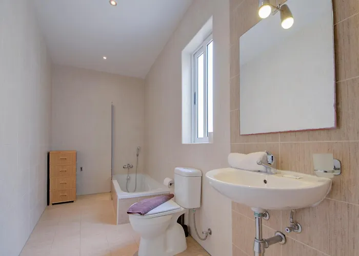 Stylish & Penthouse With Seaviews And Jacuzzis * Sliema