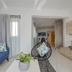 Stylish & Penthouse With Seaviews And Jacuzzis